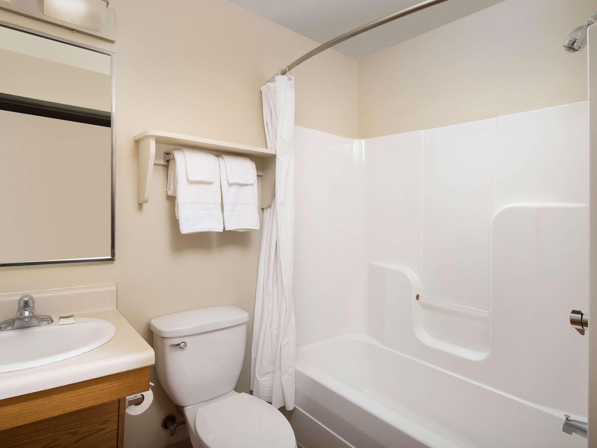 Suburban Studios Watford City Екстер'єр фото