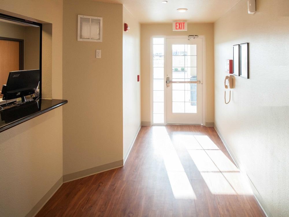 Suburban Studios Watford City Екстер'єр фото
