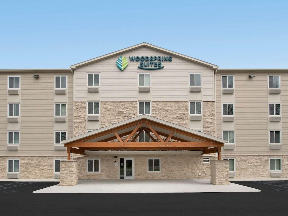 Suburban Studios Watford City Екстер'єр фото