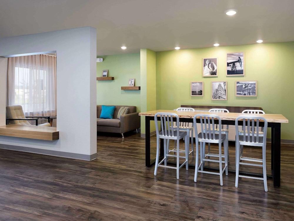 Suburban Studios Watford City Екстер'єр фото
