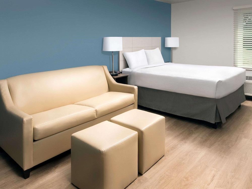 Suburban Studios Watford City Екстер'єр фото