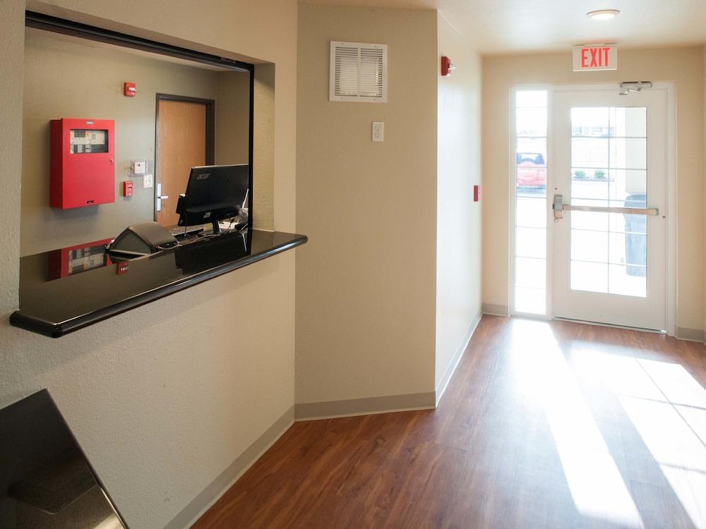 Suburban Studios Watford City Екстер'єр фото