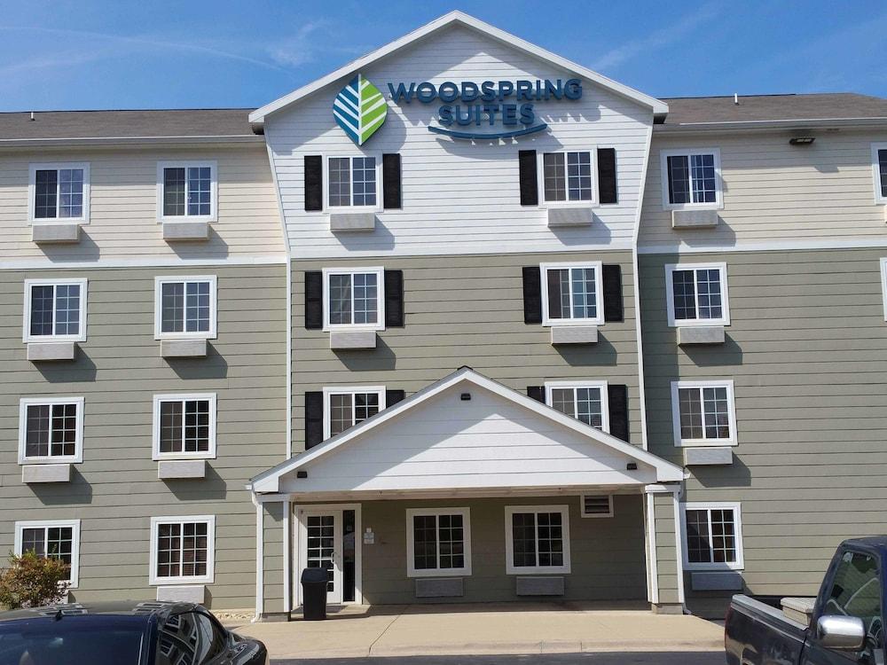 Suburban Studios Watford City Екстер'єр фото
