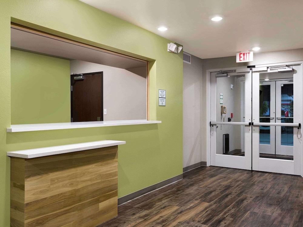 Suburban Studios Watford City Екстер'єр фото