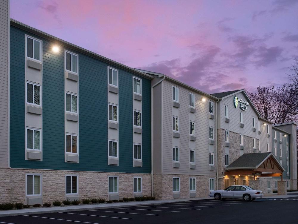 Suburban Studios Watford City Екстер'єр фото