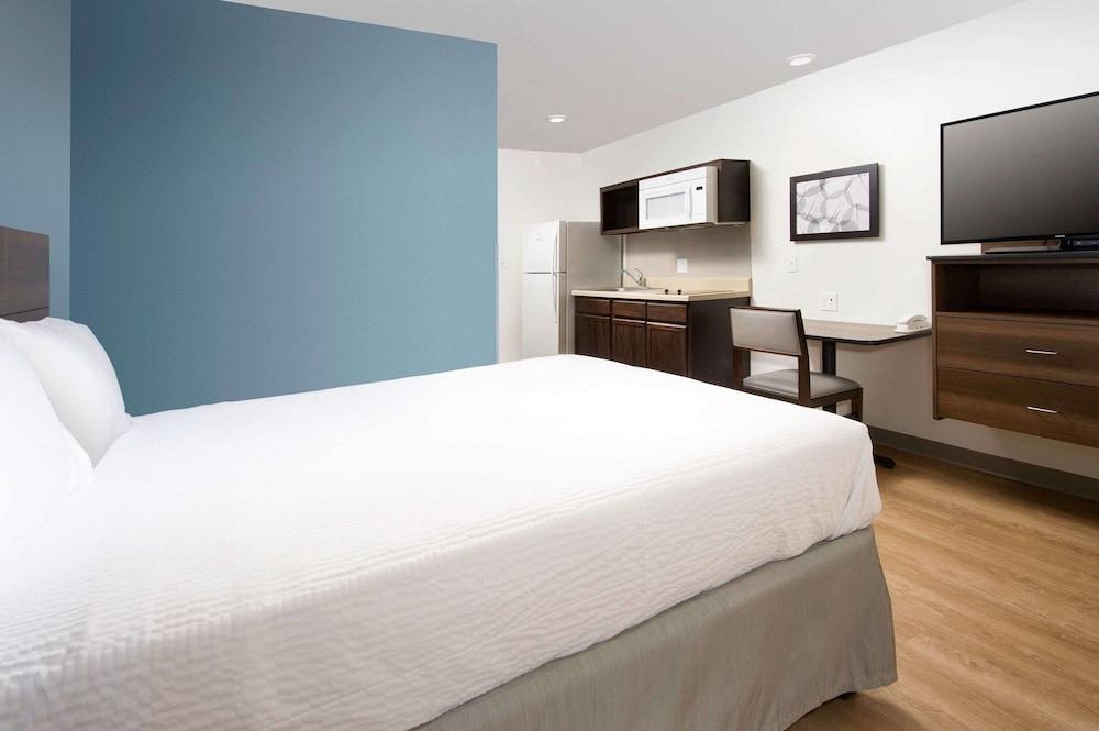 Suburban Studios Watford City Екстер'єр фото