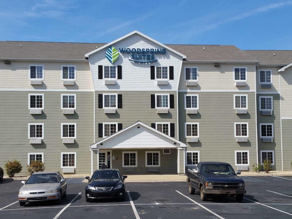 Suburban Studios Watford City Екстер'єр фото