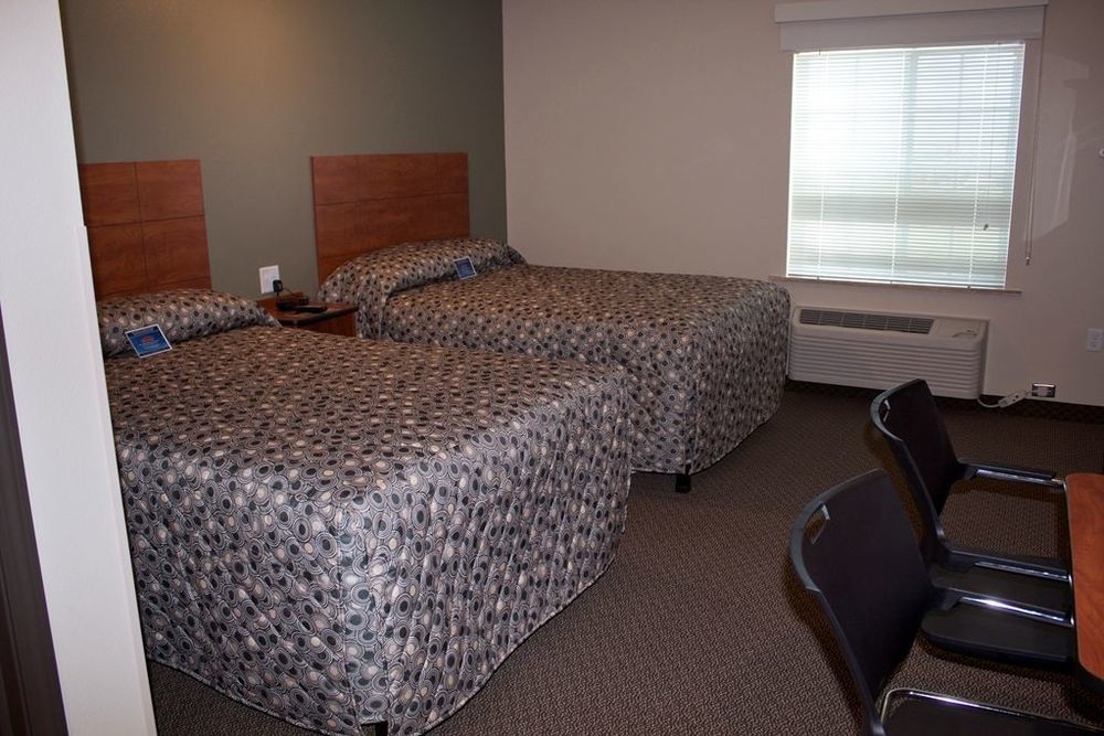 Suburban Studios Watford City Номер фото
